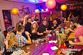 8 top διευθύνσεις για καφέ και ποτό. H Nyxta 8elei Erwta La Maison Cafe Petroypolh 11 1 13 Night Stories