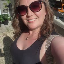 Hi all super random question. My family and I are disneying for the 1st  time in Oct and I want great pics... Im up for a new phone so can someone  point