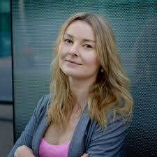 Sandra Hubble's Instagram, Twitter & Facebook