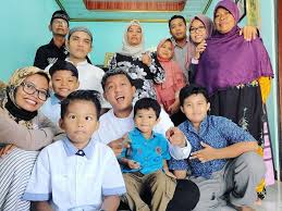 Sugeng dalu, ati seng mbiyen tau ngelarani / wis suwe we ra rene writer(s): Makin Sukses 10 Potret Penyanyi Denny Caknan Yang Tetap Sederhana