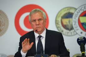 Kimilerinin çok sevdiği kimilerinin nefret ettiği ama şüphesiz türk sporunun efsanelerinden olan aziz yıldırım'ın fenerbahçe'deki sıra dışı öyküsüne genel bir bakış… Fenerbahce Baskani Aziz Yildirim Dan Ali Koc A Tepki Kacan Sampiyonluktan Sorumlu