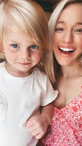 Robin Chaisson's Instagram, Twitter & Facebook