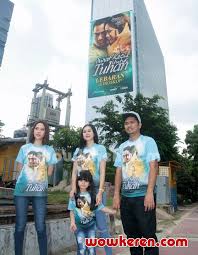 Suatu hari angel mengalami kecelakaan. Foto Peluncuran Trailer Film Surat Kecil Untuk Tuhan Foto 2 Dari 7