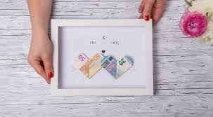 Auch wenn diese bewertungen nicht selten manipuliert werden, bringen diese in ihrer gesamtheit einen guten gesamteindruck! Money Money Money Geldgeschenke Originell Verpackt Fur Die Hochzeit