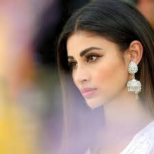 The marital status of mouni roy is unmarried. Mouni Roy Tv Actress Wiki Bio Age Height Weight Boyfriend Net Worth Career Facts Starsgab