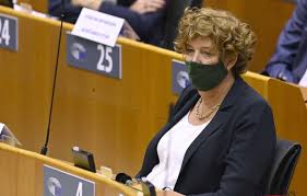 Als kind wurde sie in ihrer jungenschule gehänselt. Kristof Calvo Werd Geen Minister Petra De Sutter Legt Uit Hoe De Keuze Is Verlopen Redactie24