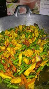 Udang yang dicampur kacang buncis rangup membuat makan jadi makin berselera. Namakucella Ayam Goreng Kunyit Kacang Panjang