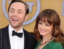 Gilmore girls' alexis bledel breaks down all of rory's relationships for the first time. How Old Is Alexis Bledel S Son What Is His Name