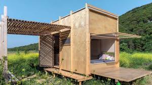 Cabin On The Border Amazing Flexible Off Grid Retreat Set Among The Mead Winzige Hutte Strandhauser Winzige Hutten