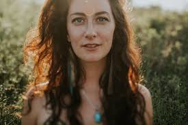 Carly Dow (@carlydowmusic)