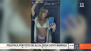 La alcaldesa de maipú, cathy barriga, será investigada por la autoridad sanitaria tras el festejo de su cumpleaños en plena cuarentena y utilizando un parque municipal de su comuna para realizar un. T13 On Twitter Polemica Por Foto De Alcaldesa Cathy Barriga T13tarde En Vivo Https T Co Bq76flfmw6