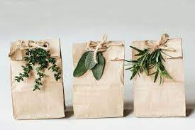 Sabato, ottobre 3 2020 comment si può trattare di piantine, di semi da piantare nel terreno oppure di oggetti realizzati con materiali riciclati, i. Bomboniere Eco Friendly Belle Originali E Utili