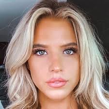 Allie Grayson's Instagram, Twitter & Facebook