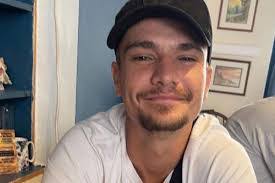 Joshua Hoyle's Instagram, Twitter & Facebook