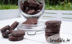 La Recette Des Diamants Au Chocolat Des Bredele Chocolates Et Simplea Faire Recette De Petits Biscuits Au Cho Recette Bredele Bredele Recette Biscuit De Noel