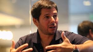 'La distancia que nos separa' o descubrir que tu padre es un perfecto  desconocido, la novela de Renato Cisneros