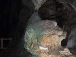 Check spelling or type a new query. Batu Menangis Di Gua Ngalau Indah Payakumbuh