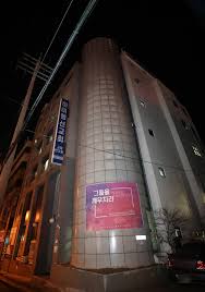 Открыть страницу «iem국제학교» на facebook. Rthjtnxg72u0hm