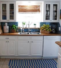 Pin By Chris Blum On Decorating Ideas Backsplash For White Cabinets Kitchen Without Backsplash Blue White Kitchens
