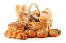 Composition Avec Du Pain Et Des Petits Pains Dans Le Panier En Osier Isole Sur Blanc Banque D Images Et Photos Libres De Droits Image 17529848