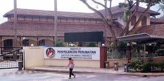 Sisa rawatan kesihatan yang berbahaya harus dirawat dengan cara untuk mengurangkan kesannya terhadap kesihatan dan alam sekitar. Sarawak Perlukan Makmal Kesihatan Awam