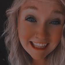 Ashley Poston (@AshleyPoston)