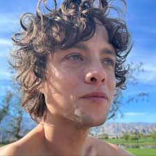 Douglas Smith (@douglasthesmithest) • Instagram photos and videos