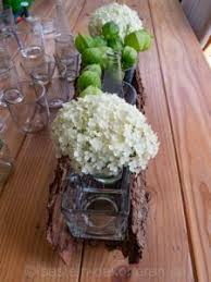 Hortensien Und Physalis Auf Rinde Tischdeko Blumen Tischdeko Blumen