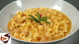 Se usi i ceci in scatola dvi solo sciacquarli un po sotto l'acqua corrente poi. Pasta E Ceci Facile Gustosa E Salutare Primi Piatti Youtube