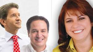 Contratos con los que la familia Suárez Mira selló su apoyo a Luis Pérez y  Rico