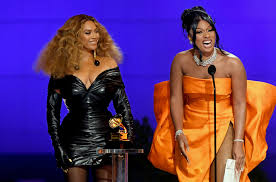 Lizzo just performed at the 2019 vmas and her fans loved it. Grammy Awards The New York Times