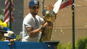 Golden state warrior steph curry has listed his orinda, calif., home for $3.895 million, a few months after moving into a larger home in a nearby town. Stephen Curry Counts Rings On The Bus 2018 Golden State Warriors Championship Parade Youtube