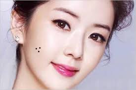 Tướng mạo có 3 nốt ruồi tạo thành hình tam giác - 2sao