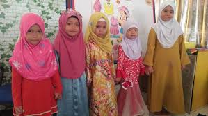 Seramai 25 orang murid prasekolah mengambil bahagian dalam acara sukan yang dipertandingkan. Skmeranek Aktiviti Prasekolah Tema Pakaian