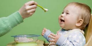 Berikut ini adalah makanan bayi 6 bulan: Tahapan Pola Makan Bayi