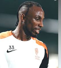 Nuevo look del ex americanista Julián Quiñones del otro lado del mundo El  Vasco Aguirre ya no lo quiere mucho en la Selección Mexicana. Peligra su  participación en el Mundial