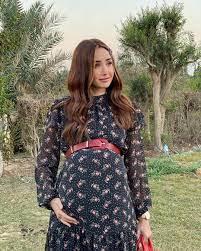 Prince of egyptian cinema ahmed ezz el_din. Ù‡Ù†Ø§ Ø§Ù„Ø²Ø§Ù‡Ø¯ ØªØ­ÙŠØ± Ù…Ø¹Ø¬Ø¨ÙŠÙ‡Ø§ Ø¨ØµÙˆØ±Ø© Ø¬Ø¯ÙŠØ¯Ø© ÙˆØ§Ù„Ø¬Ù…Ù‡ÙˆØ± ÙŠØ³Ø£Ù„Ù‡Ø§ Ø§Ù†ØªÙŠ Ø­Ø§Ù…Ù„ Ø¨Ø¬Ø¯ Ø§Ù„ÙŠÙˆÙ… Ø§Ù„Ø³Ø§Ø¨Ø¹