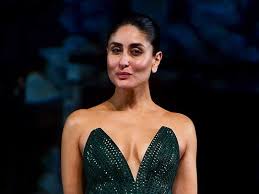 She has an elder sister, karisma. Bollywood Star Kareena Kapoor Applies The 5 Rules For Women To Grow Up Exbulletin