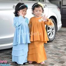 Untuk merayakannya anda, bisa memilihkan baju yang sesuai dengan usianya. Fesyen Kanak Kanak