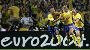 Albumet innehåller fotbollslåtar, och lanserades inför em i fotboll 2004. Em Slutspel 1960 Svensk Fotboll