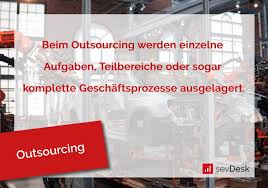 The act of subcontracting (work) to another company | meaning, pronunciation, translations and examples. Outsourcing Bedeutung Vorgehensweise Vorteile