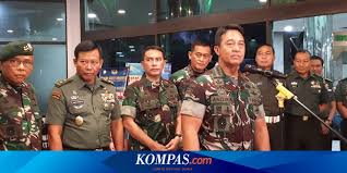 Olah tkp bersama satreskrim polresta bandar lampung dan jajaran dilakukan pada selasa (8/6/2021) sekira pukul 11.00 wib. Cerita Di Balik Tiga Anggota Tni Dicopot Dan Ditahan Gara Gara Istri Hujat Wiranto Di Medsos Halaman All Kompas Com