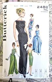 Dall'abito lungo che non passa inosservato all'elegante vestito nero per una serata di grande raffinatezza. Vintage 1960 Abito Da Sera Modello Con Retrobassa Butterick Etsy Vintage Vogue Cucito Vintage Abiti Da Sera