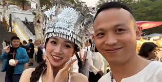 Ngậm ngùi gả con gái lấy chồng xa, sang thăm mẹ mới biết con làm dâu hào  môn, thông gia có 6 căn nhà