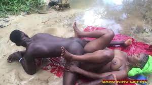 AFRICAN BANG KING CAUGHT HAVING SEX AT THE RIVER WITH KING'S - XNXX.COM