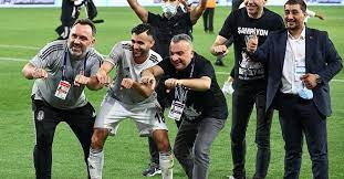 Le compte officiel de rachid ghezzal joueur professionnel de olympique lyonnais @ol et l'équipe de l'algérie @lesverts. Son Dakika Spor Haberi Besiktasli Rachid Ghezzal Evraklarini Yetistiren Kuryeleri Unutmadi Fotomac