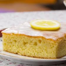 Ein blitzkuchen vom blech mit buttermilch und zitrone. Saftiger Zitronenkuchen Fluffiges Rezept Living At Home