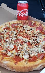 It S A Pizza Kind Of Day What Will You Be Having For Dinner Crispycrust Your Pizza Is Made To Order A Classic New Yor Pizza Fast Pizza Delivery Food