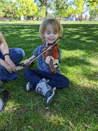Ari's first violin lesson with dragan. I Played When I Was Younger And I Recently Picked It Up Again And Inspired My Son Here S His First Violin Lesson Age 3 Violinist