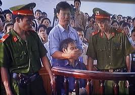 Nguyễn duy hinh (1929), nguyên là một tướng lĩnh gốc kỵ binh của quân lực việt nam cộng hòa, cấp bậc thiếu tướng. ThÆ°á»£ng TÆ°á»›ng Ca Nguyá»…n VÄƒn HÆ°á»Ÿng La Ai Chung Toi Muá»'n Tá»± Do